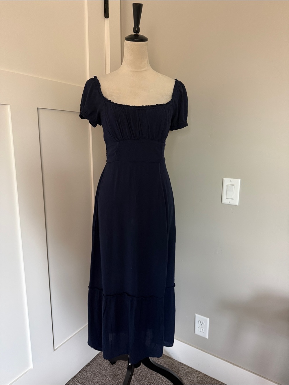 Hollister California Navy Square-Neck Maxi Dress with Puff Sleeves size Small